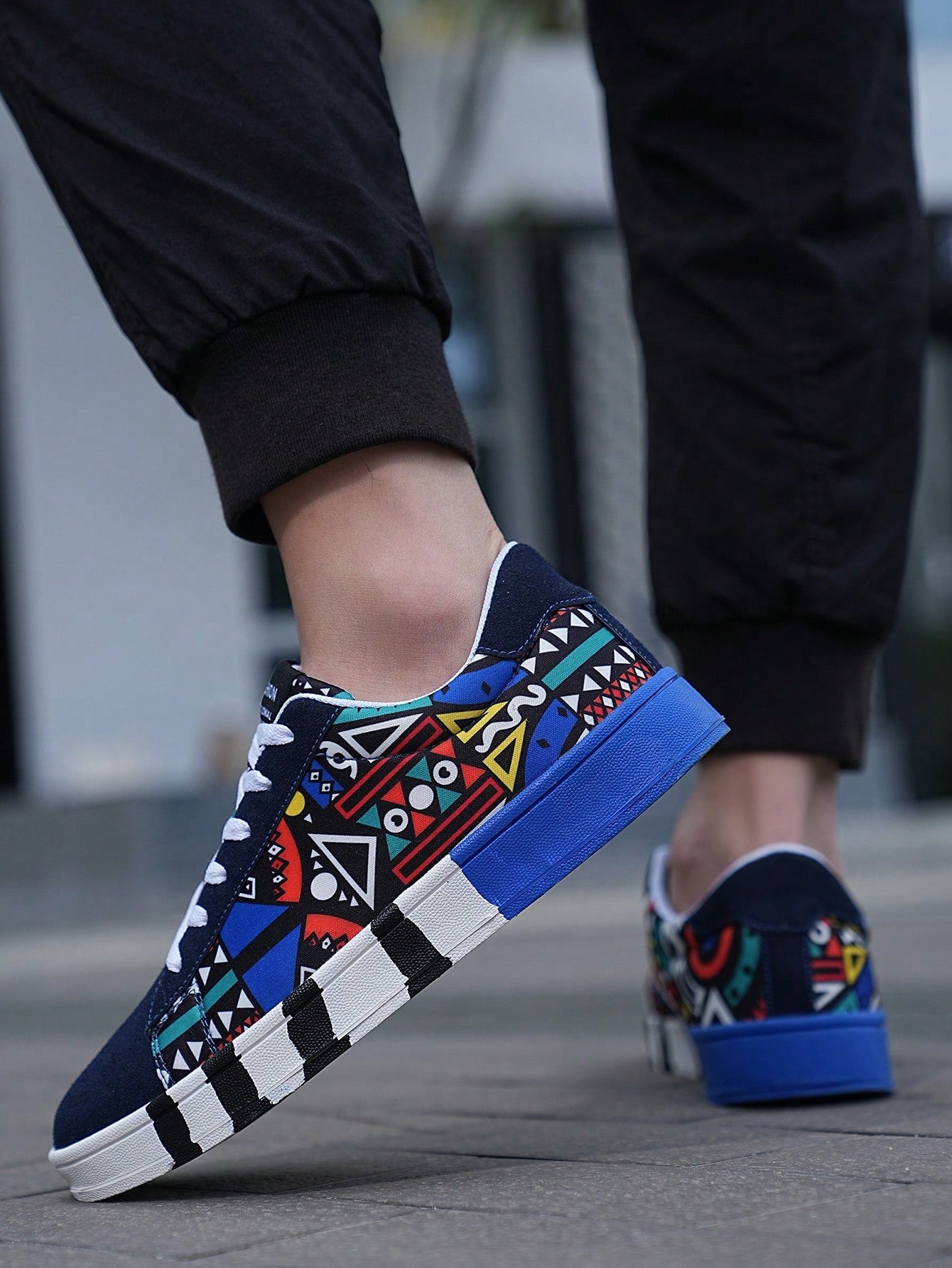 Trendy Men's Geometric Graffiti Canvas Sneakers – Stylish Lace-Up Sports & Skate Shoes