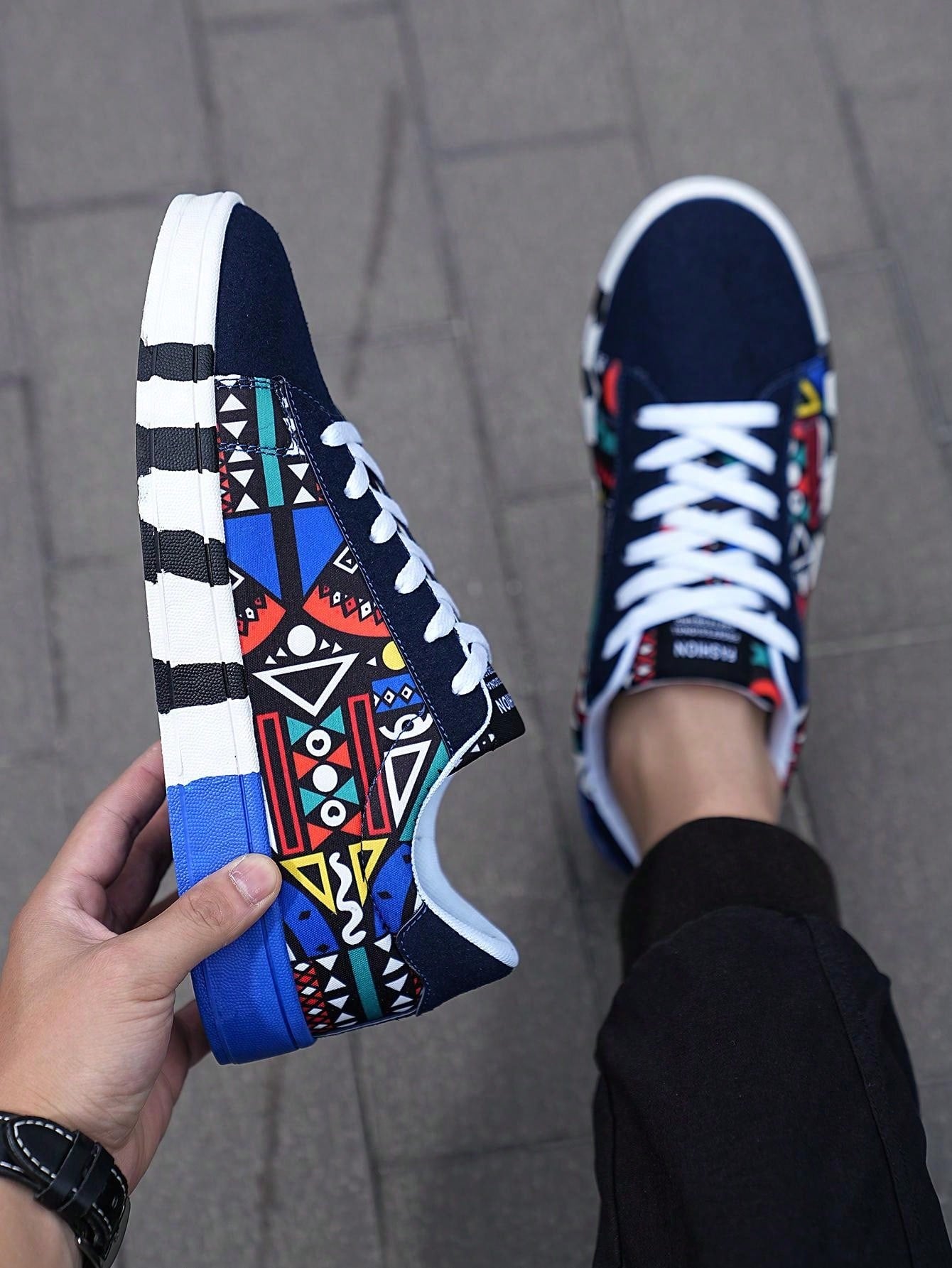 Trendy Men's Geometric Graffiti Canvas Sneakers – Stylish Lace-Up Sports & Skate Shoes