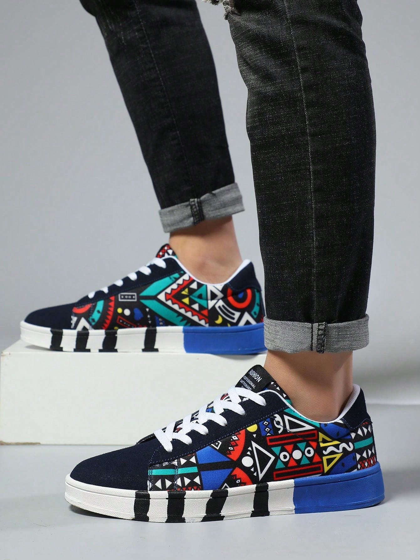 Trendy Men's Geometric Graffiti Canvas Sneakers – Stylish Lace-Up Sports & Skate Shoes