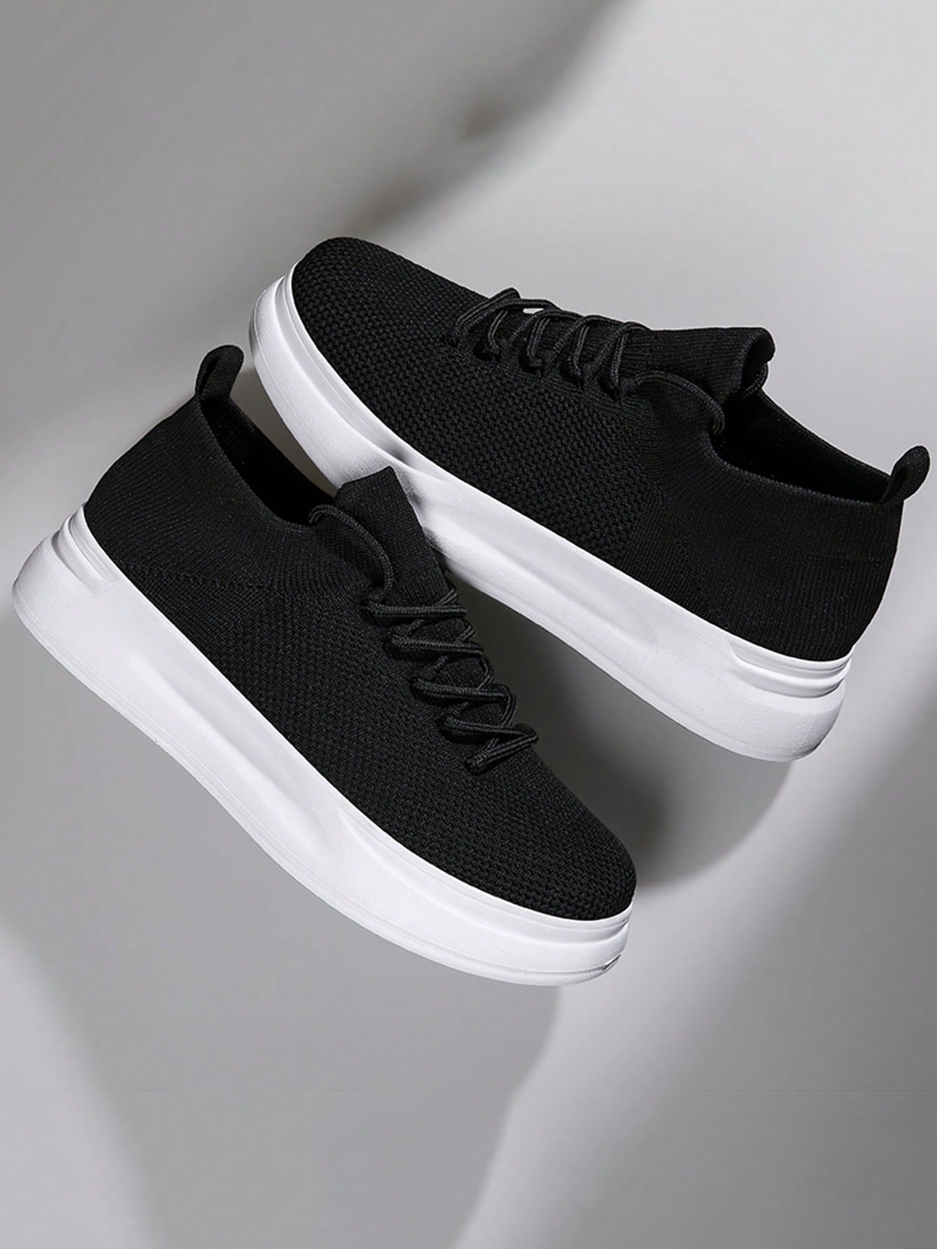 Men's Casual Sneakers: Breathable & Comfortable Skateboarding Shoes for Everyday Wear