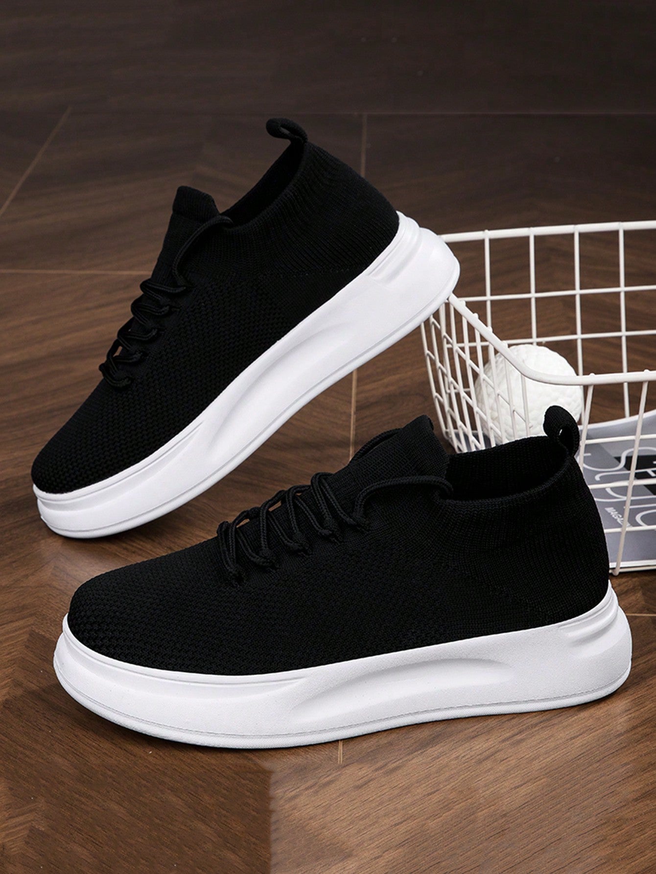 Men's Casual Sneakers: Breathable & Comfortable Skateboarding Shoes for Everyday Wear