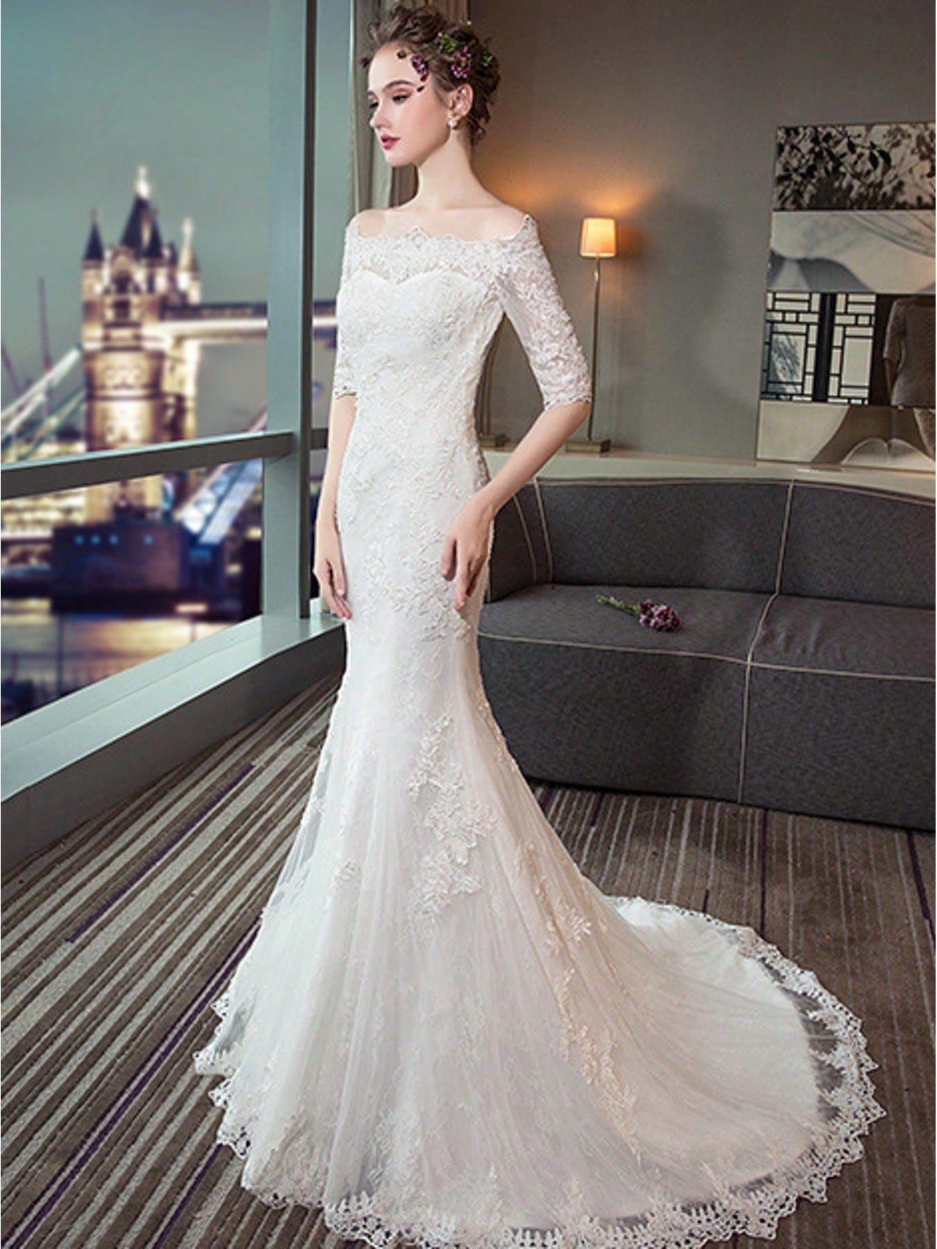 Sleek Elegance: Fishtail Wedding Dress with Long Train – Perfect for the Modern Bride