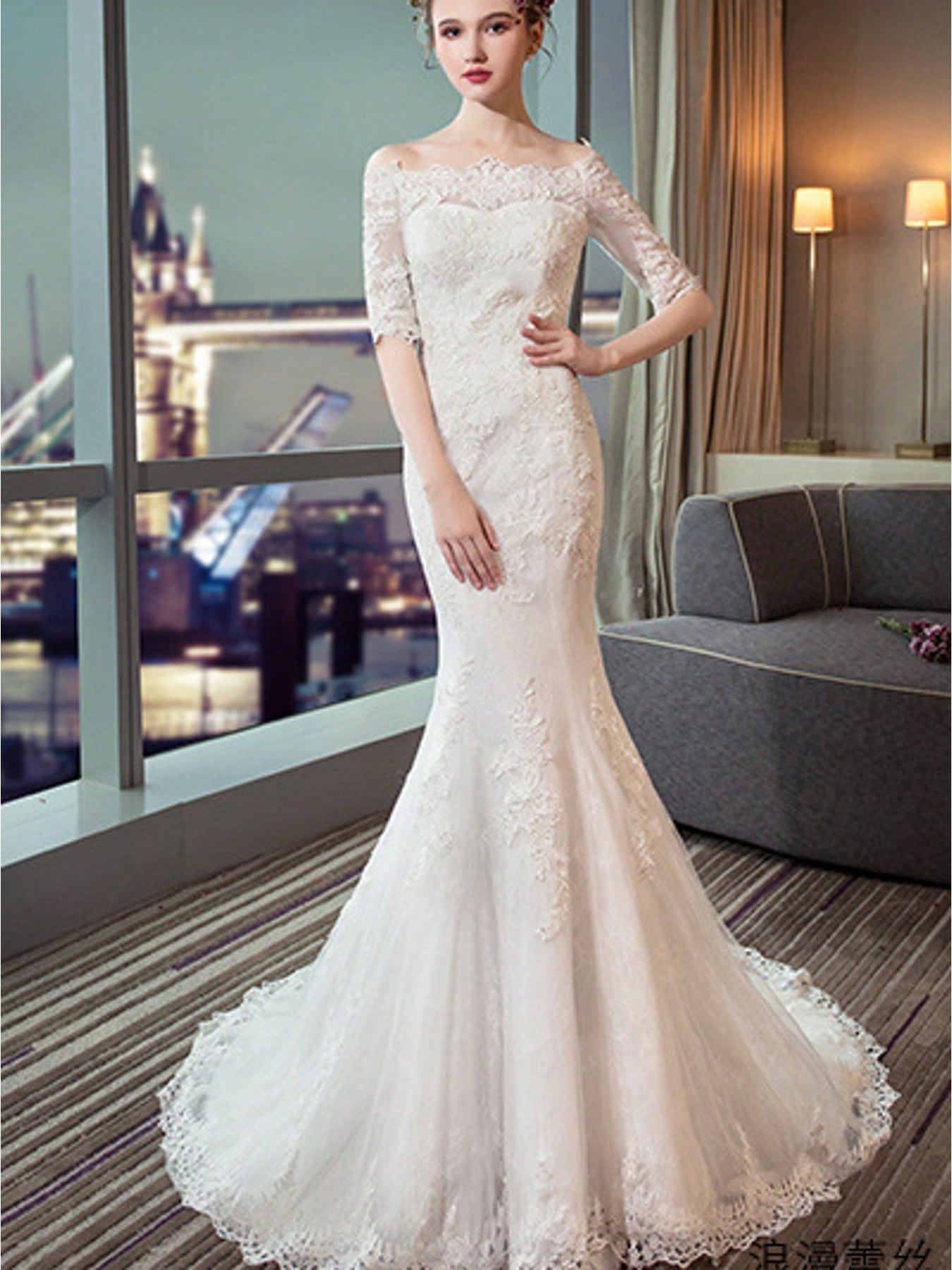 Sleek Elegance: Fishtail Wedding Dress with Long Train – Perfect for the Modern Bride