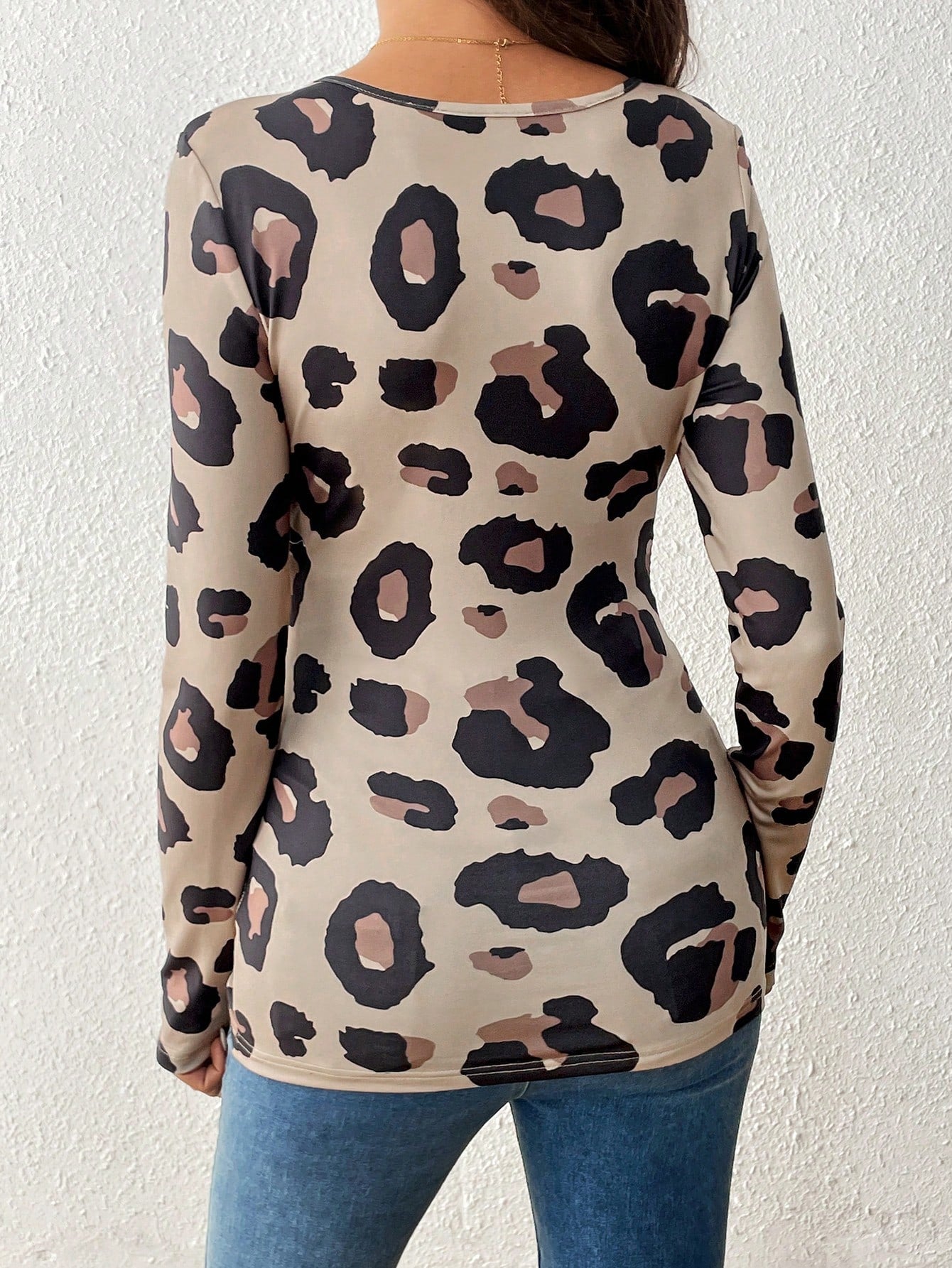 Chic Leopard Print Long Sleeve Maternity T-Shirt for Autumn