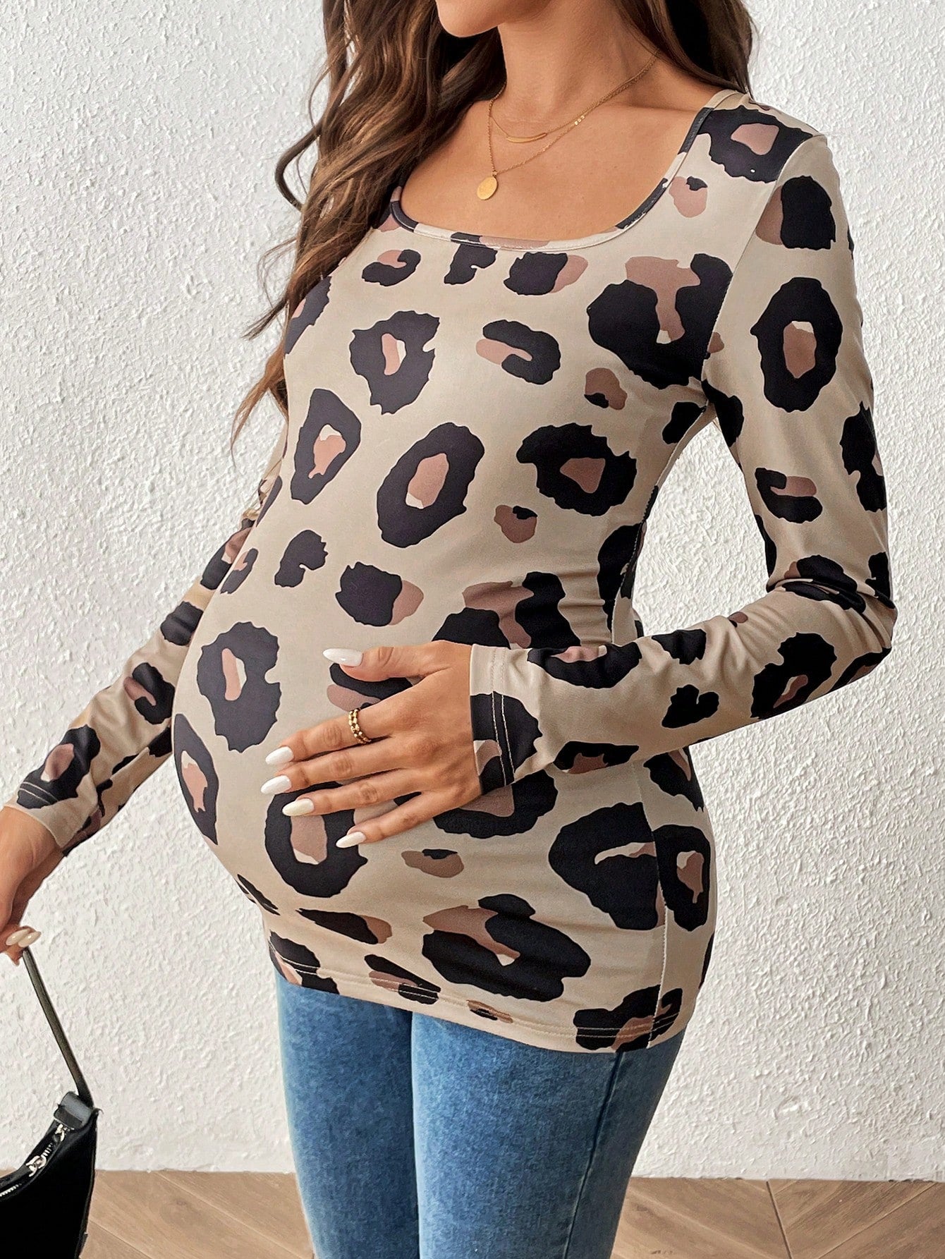 Chic Leopard Print Long Sleeve Maternity T-Shirt for Autumn