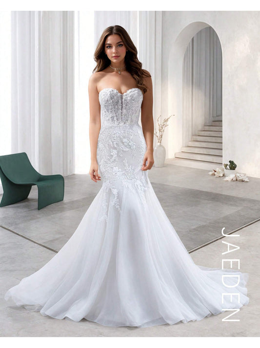 Enchanting Lace Appliqué A-Line Wedding Dress with Sweetheart Neckline & Open Back