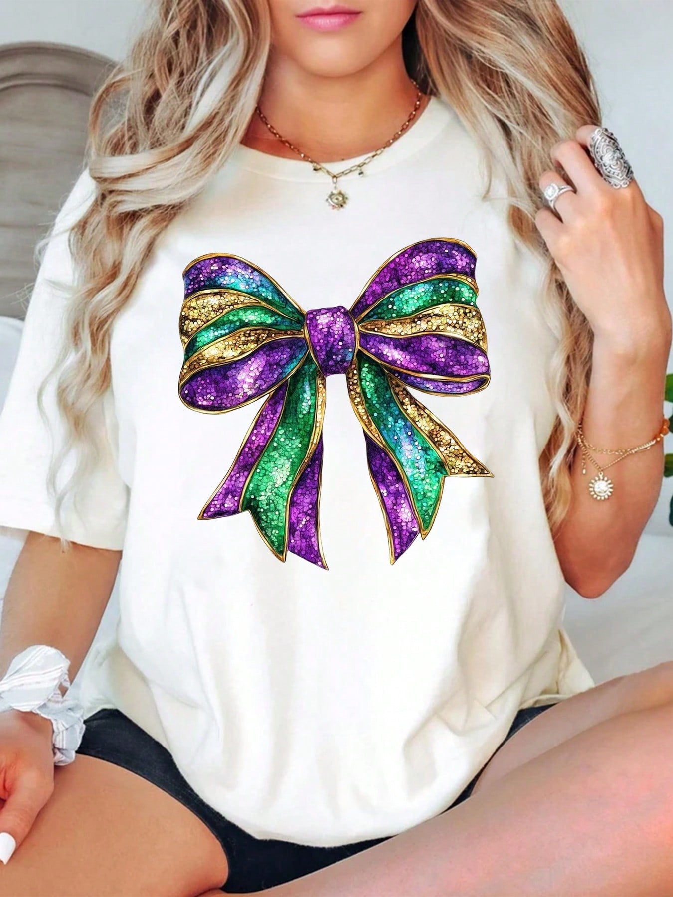 Festive Flair: Oversized Mardi Gras Bow T-Shirt for Women – Perfect for Carnival Grey / S Grey / M 
