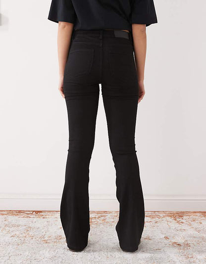 https://images.asos-media.com/products/noisy-may-sallie-high-waisted-flare-jeans-in-black/201351181-3?$n_750w$&wid=750&fit=constrain