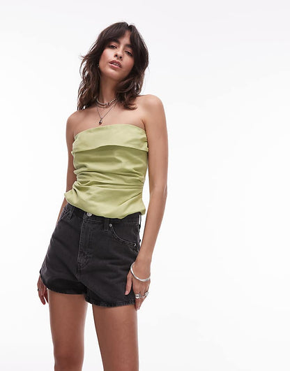 https://images.asos-media.com/products/levis-high-waisted-mom-shorts-in-black/201847001-5?$n_750w$&wid=750&fit=constrain