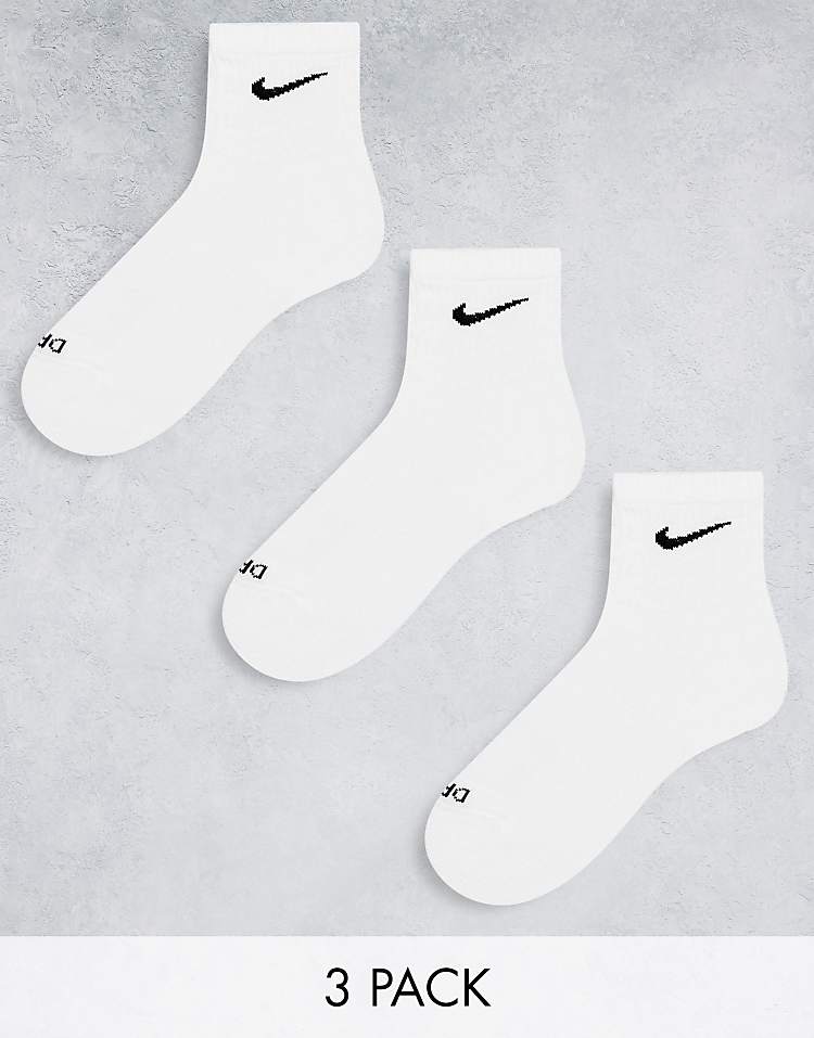 https://images.asos-media.com/products/nike-training-everyday-plus-cushioned-3-pack-ankle-socks-in-white/202970610-1-white?$n_750w$&wid=750&fit=constrain