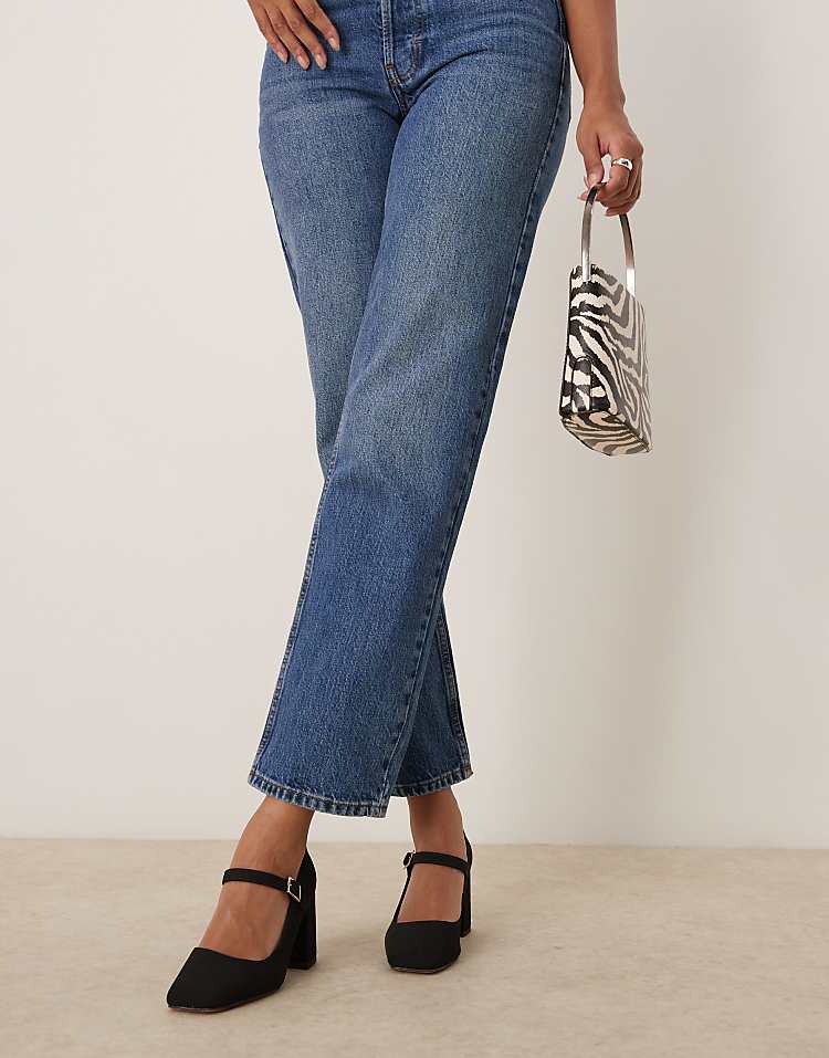 https://images.asos-media.com/products/asos-design-selene-mary-jane-mid-block-heeled-shoes-in-black/203036389-4?$n_750w$&wid=750&fit=constrain