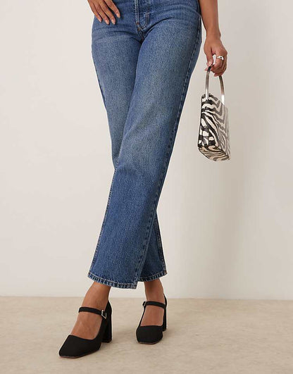 https://images.asos-media.com/products/asos-design-selene-mary-jane-mid-block-heeled-shoes-in-black/203036389-4?$n_750w$&wid=750&fit=constrain