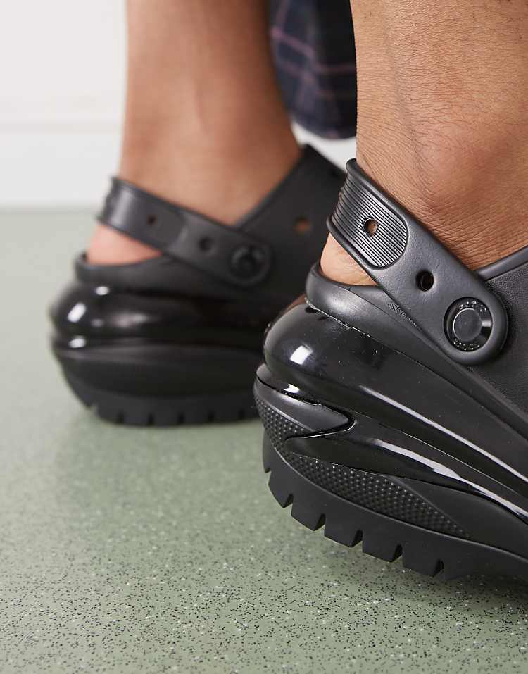 https://images.asos-media.com/products/crocs-mega-crush-sandals-in-black/204294297-3?$n_750w$&wid=750&fit=constrain