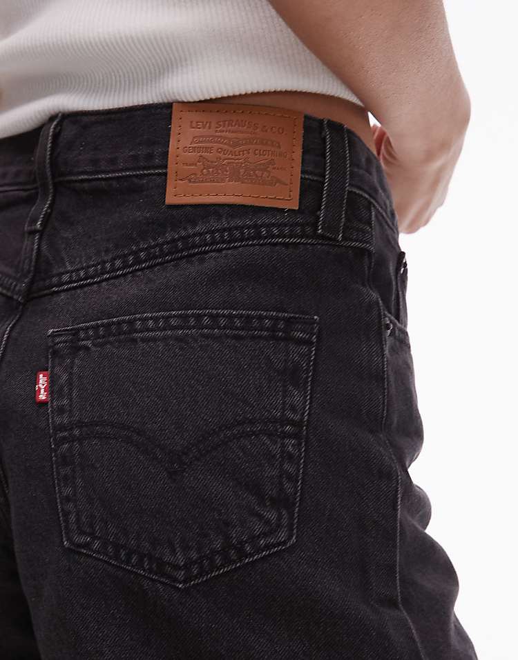 https://images.asos-media.com/products/levis-80s-mom-shorts-in-black-wash/204386265-4?$n_750w$&wid=750&fit=constrain