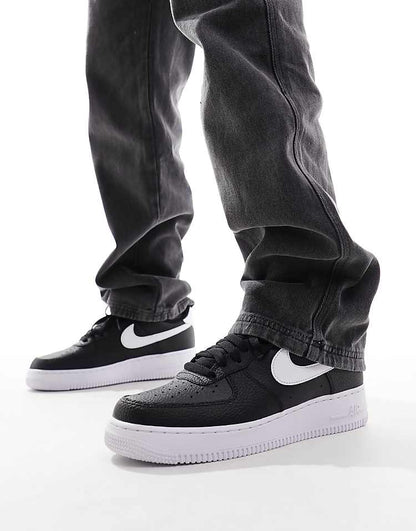 https://images.asos-media.com/products/nike-air-force-107-sneakers-in-black-and-white/204525469-1-black?$n_750w$&wid=750&fit=constrain