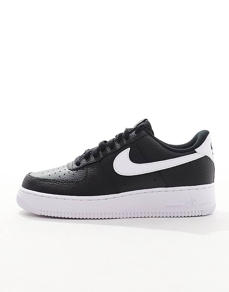 https://images.asos-media.com/products/nike-air-force-107-sneakers-in-black-and-white/204525469-2?$n_750w$&wid=750&fit=constrain
