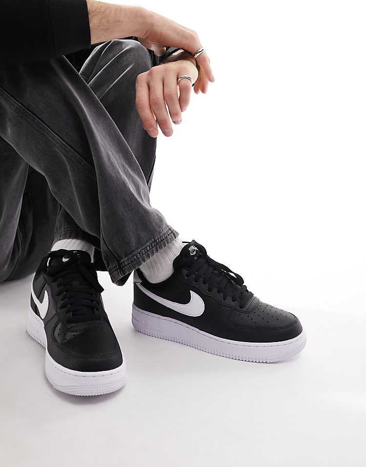 https://images.asos-media.com/products/nike-air-force-107-sneakers-in-black-and-white/204525469-4?$n_750w$&wid=750&fit=constrain