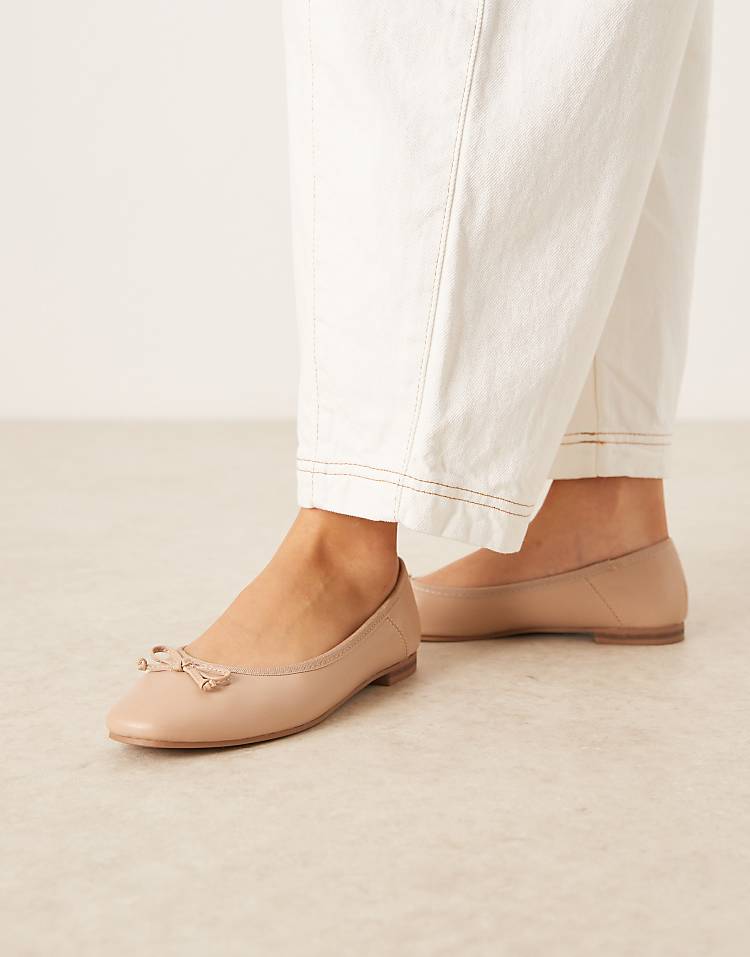 https://images.asos-media.com/products/asos-design-lullaby-bow-ballet-flats-in-beige/204673780-1-beige?$n_750w$&wid=750&fit=constrain
