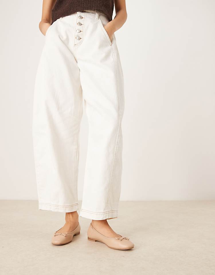 https://images.asos-media.com/products/asos-design-lullaby-bow-ballet-flats-in-beige/204673780-4?$n_750w$&wid=750&fit=constrain