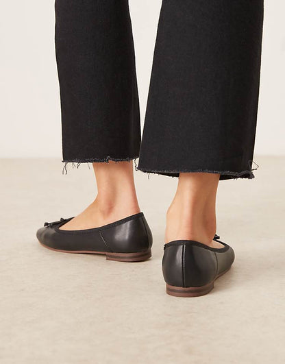 https://images.asos-media.com/products/asos-design-lullaby-bow-ballet-flat-in-black/204673864-2?$n_750w$&wid=750&fit=constrain