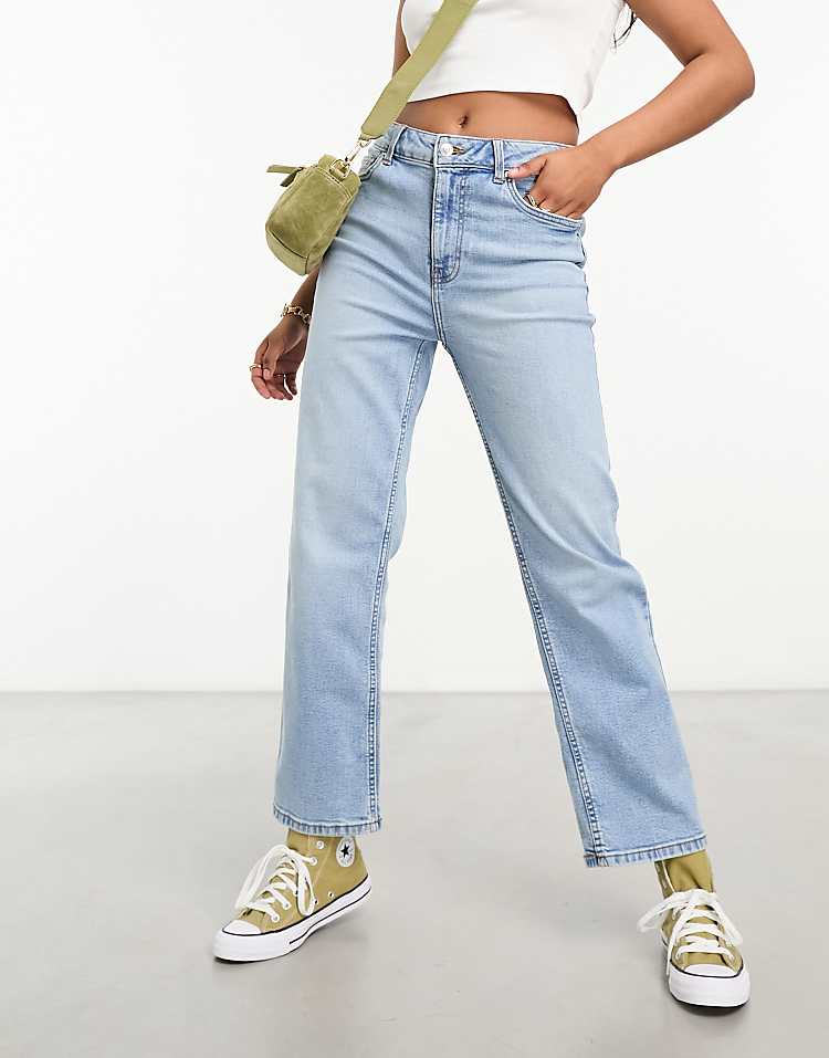 https://images.asos-media.com/products/miss-selfridge-heart-pocket-straight-leg-jean-in-mid-wash-blue/204874608-3?$n_750w$&wid=750&fit=constrain