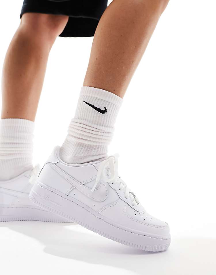https://images.asos-media.com/products/nike-air-force-1-07-sneakers-in-triple-white/204929509-1-white?$n_750w$&wid=750&fit=constrain