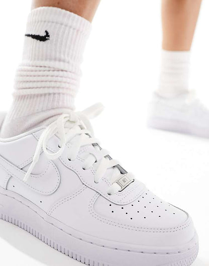 https://images.asos-media.com/products/nike-air-force-1-07-sneakers-in-triple-white/204929509-5?$n_750w$&wid=750&fit=constrain