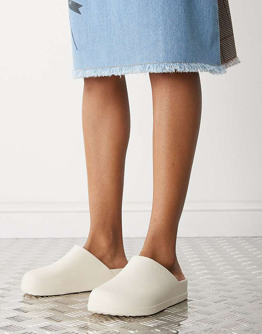 https://images.asos-media.com/products/crocs-unisex-dylan-clogs-in-stucco-beige/205339351-1-beige?$n_750w$&wid=750&fit=constrain