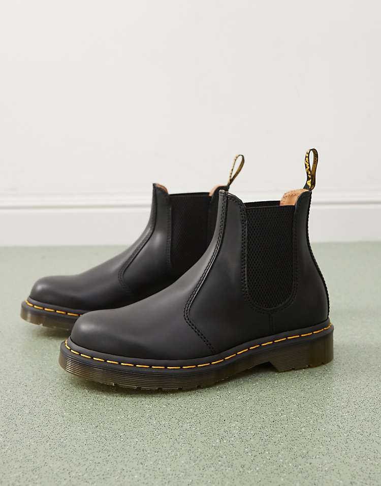 https://images.asos-media.com/products/dr-martens-unisex-2976-smooth-leather-chelsea-boots/205434640-2?$n_750w$&wid=750&fit=constrain