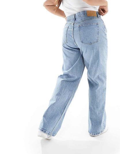 https://images.asos-media.com/products/asos-design-curve-comfort-stretch-straight-leg-jeans-in-light-blue/205480684-4?$n_750w$&wid=750&fit=constrain