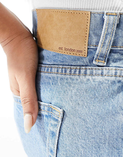 https://images.asos-media.com/products/asos-design-curve-comfort-stretch-straight-leg-jeans-in-light-blue/205480684-5?$n_750w$&wid=750&fit=constrain