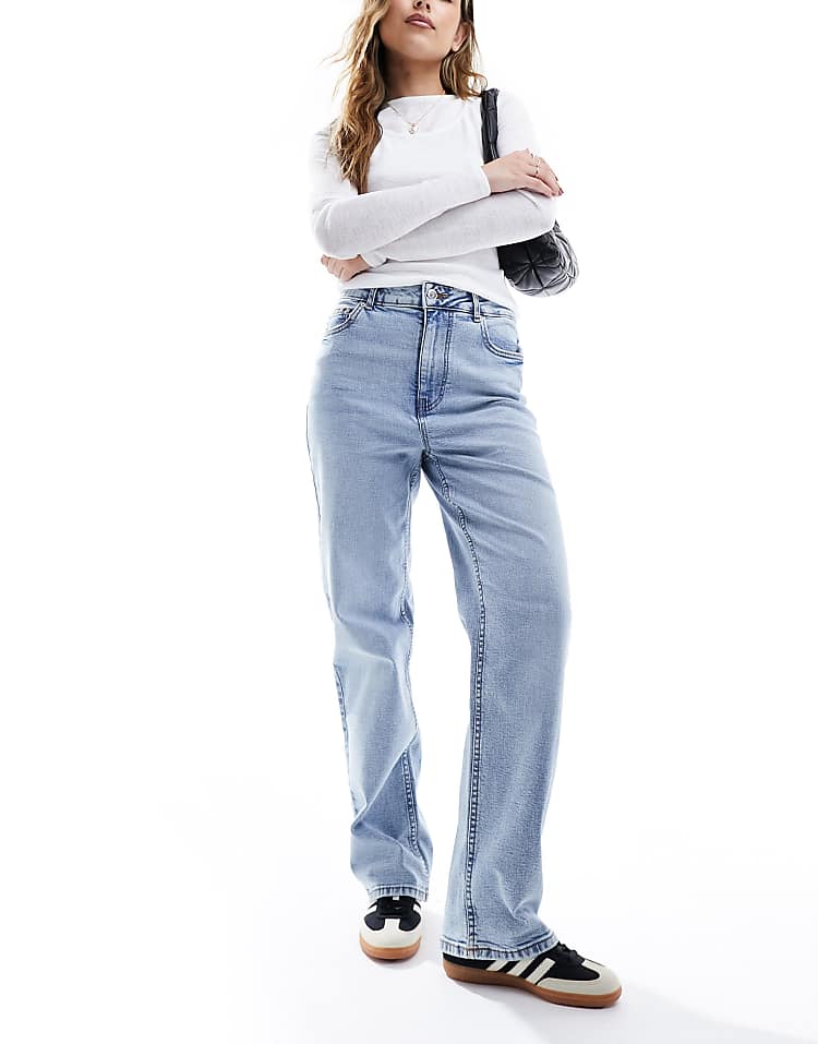https://images.asos-media.com/products/miss-selfridge-heart-pocket-straight-leg-jean-in-mid-wash-blue/205518175-2?$n_750w$&wid=750&fit=constrain