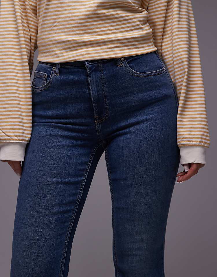 https://images.asos-media.com/products/topshop-hourglass-jamie-flare-high-rise-jeans-in-mid-blue/205519738-3?$n_750w$&wid=750&fit=constrain