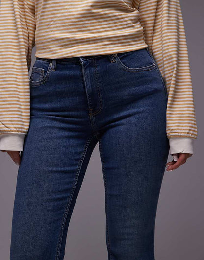 https://images.asos-media.com/products/topshop-hourglass-jamie-flare-high-rise-jeans-in-mid-blue/205519738-3?$n_750w$&wid=750&fit=constrain