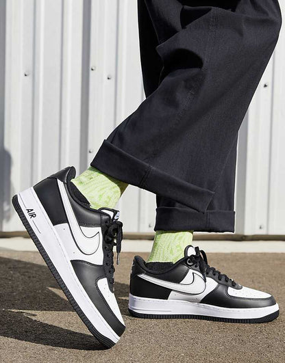 https://images.asos-media.com/products/nike-air-force-107-sneakers-in-black-and-white/205538969-2?$n_750w$&wid=750&fit=constrain