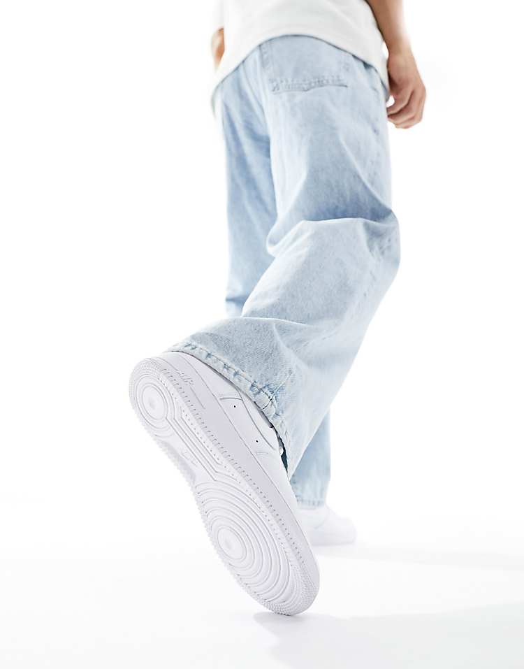 https://images.asos-media.com/products/nike-air-force-1-07-sneakers-in-triple-white/205539077-3?$n_750w$&wid=750&fit=constrain