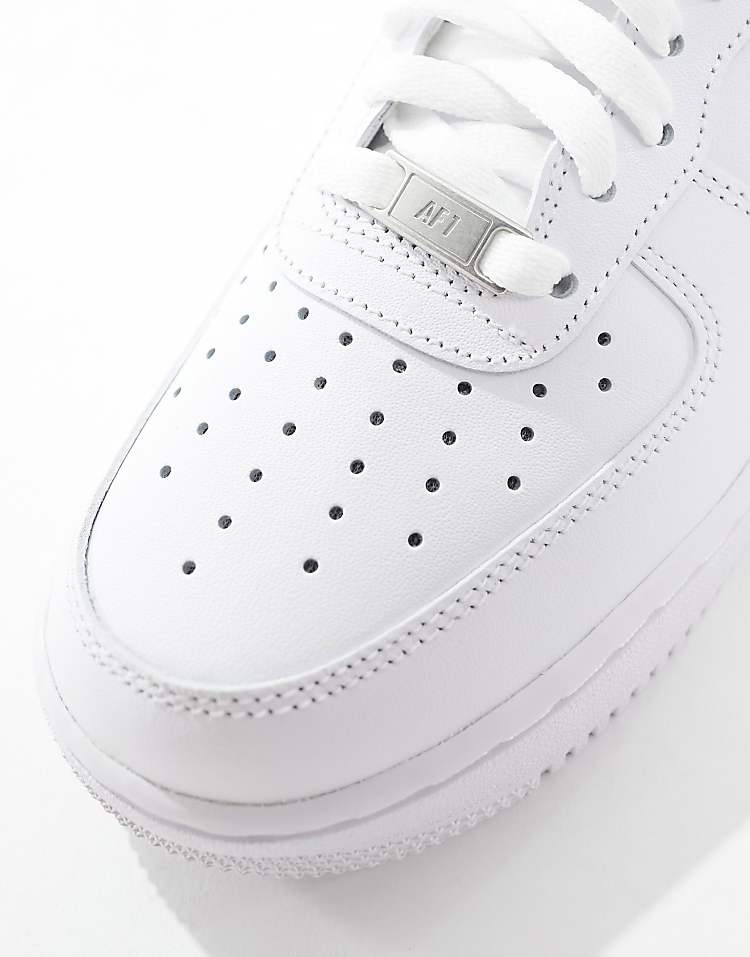 https://images.asos-media.com/products/nike-air-force-1-07-sneakers-in-triple-white/205539077-4?$n_750w$&wid=750&fit=constrain