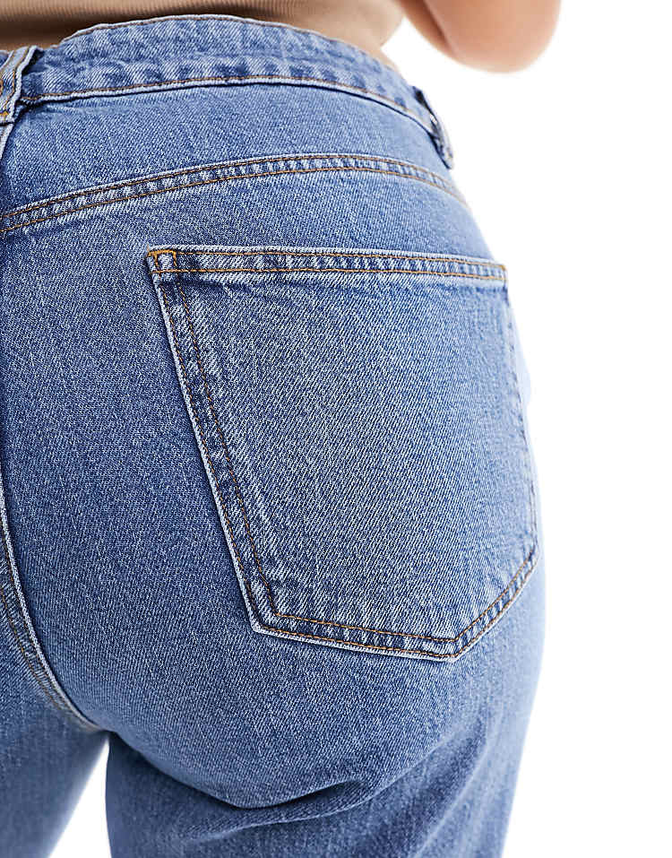 https://images.asos-media.com/products/asos-design-curve-comfort-stretch-straight-leg-jeans-in-blue/205571993-5?$n_750w$&wid=750&fit=constrain