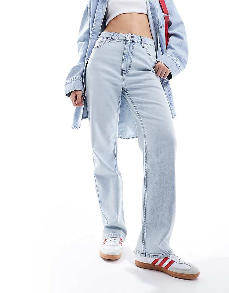 https://images.asos-media.com/products/miss-selfridge-heart-pocket-straight-leg-jeans-in-bleach-wash/205623371-2?$n_750w$&wid=750&fit=constrain