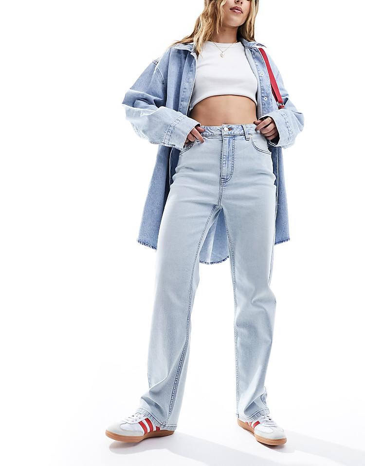 https://images.asos-media.com/products/miss-selfridge-heart-pocket-straight-leg-jeans-in-bleach-wash/205623371-4?$n_750w$&wid=750&fit=constrain