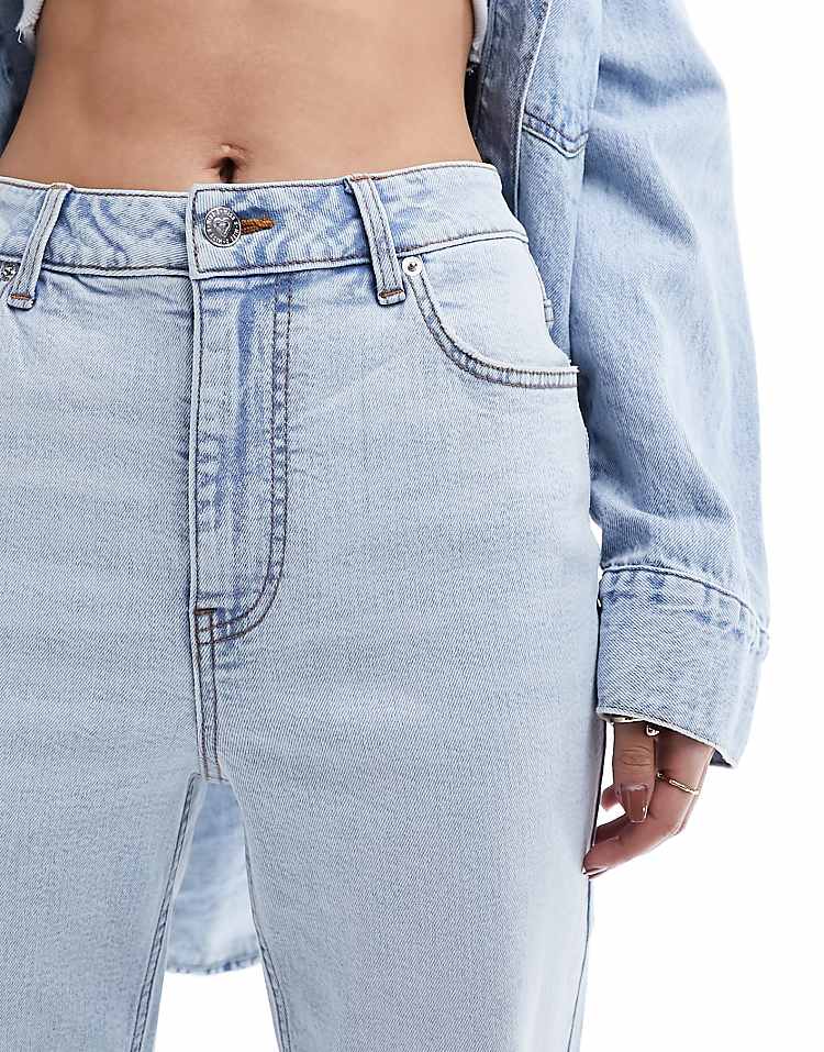 https://images.asos-media.com/products/miss-selfridge-heart-pocket-straight-leg-jeans-in-bleach-wash/205623371-5?$n_750w$&wid=750&fit=constrain
