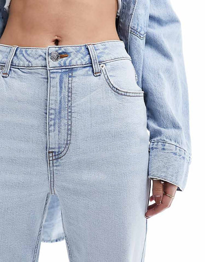 https://images.asos-media.com/products/miss-selfridge-heart-pocket-straight-leg-jeans-in-bleach-wash/205623371-5?$n_750w$&wid=750&fit=constrain