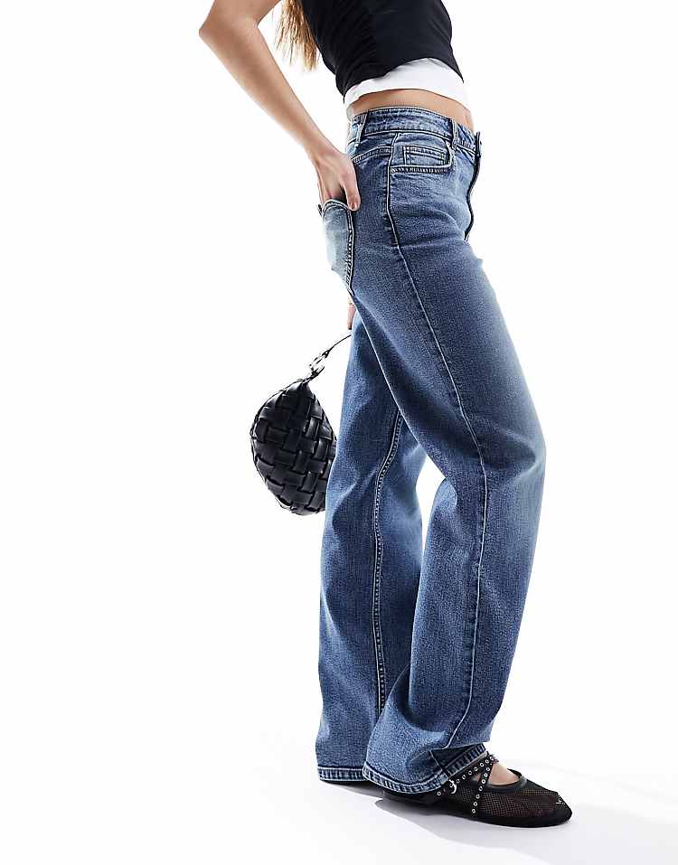 https://images.asos-media.com/products/miss-selfridge-heart-pocket-straight-leg-jean-in-dark-blue-wash/205645205-2?$n_750w$&wid=750&fit=constrain