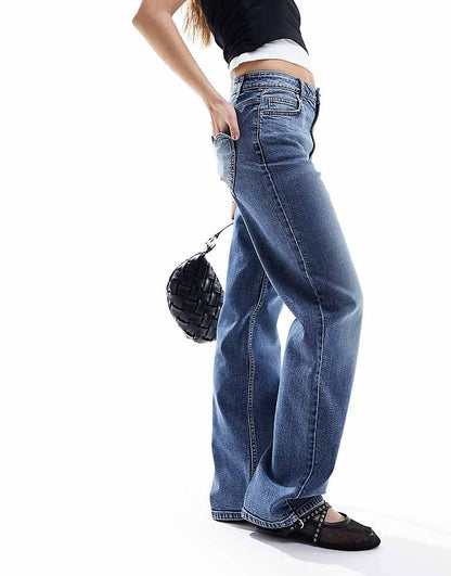 https://images.asos-media.com/products/miss-selfridge-heart-pocket-straight-leg-jean-in-dark-blue-wash/205645205-2?$n_750w$&wid=750&fit=constrain