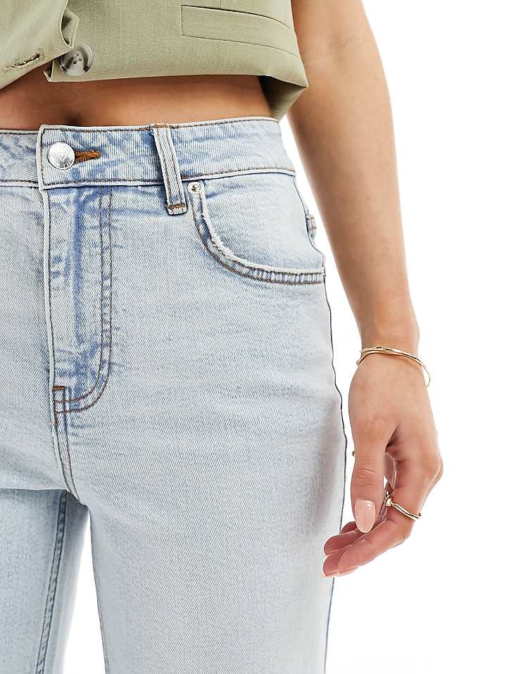 https://images.asos-media.com/products/miss-selfridge-petite-heart-pocket-straight-leg-jean-in-bleach-wash/205645228-4?$n_750w$&wid=750&fit=constrain