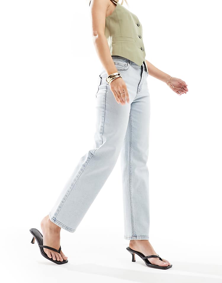https://images.asos-media.com/products/miss-selfridge-petite-heart-pocket-straight-leg-jean-in-bleach-wash/205645228-5?$n_750w$&wid=750&fit=constrain