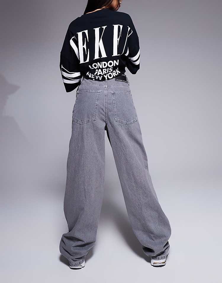 https://images.asos-media.com/products/weekend-collective-baggy-barrel-fit-jeans-in-washed-grey/205727636-2?$n_750w$&wid=750&fit=constrain