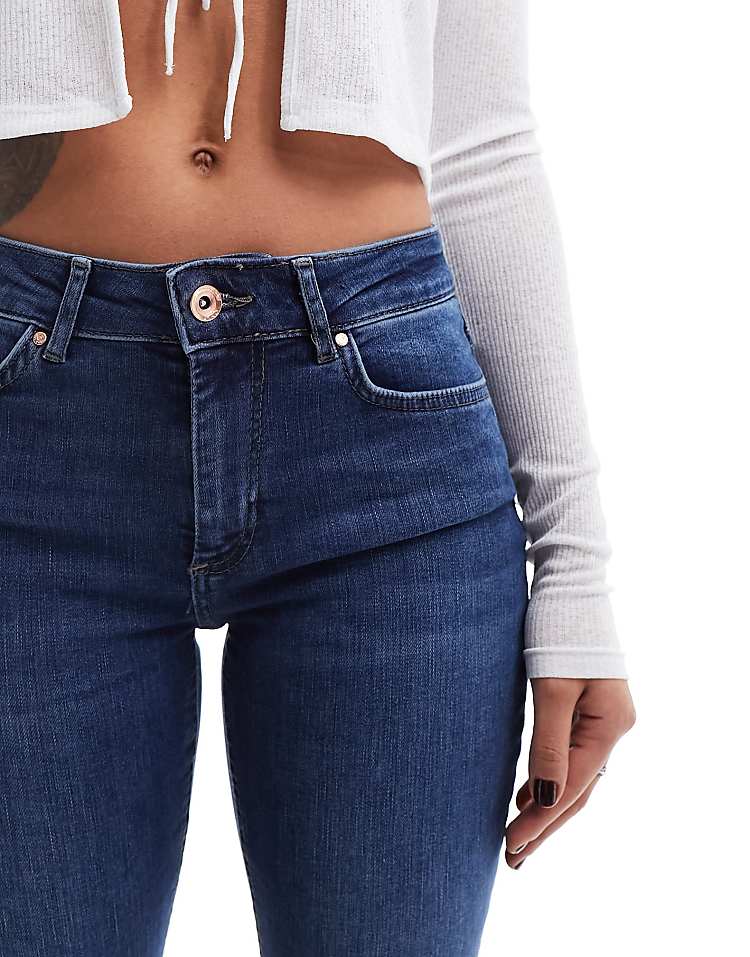 https://images.asos-media.com/products/only-blush-flare-jeans-in-dark-wash/205797351-4?$n_750w$&wid=750&fit=constrain