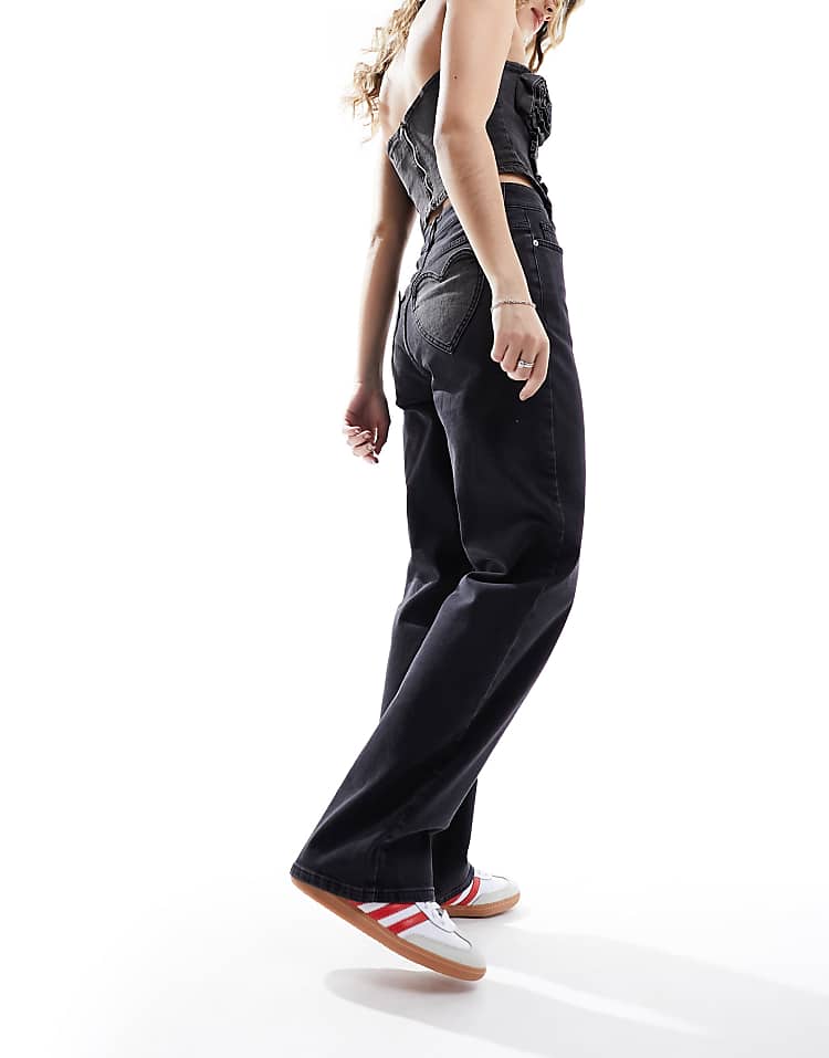 https://images.asos-media.com/products/miss-selfridge-heart-pocket-straight-leg-jean-in-black-wash/205797479-5?$n_750w$&wid=750&fit=constrain