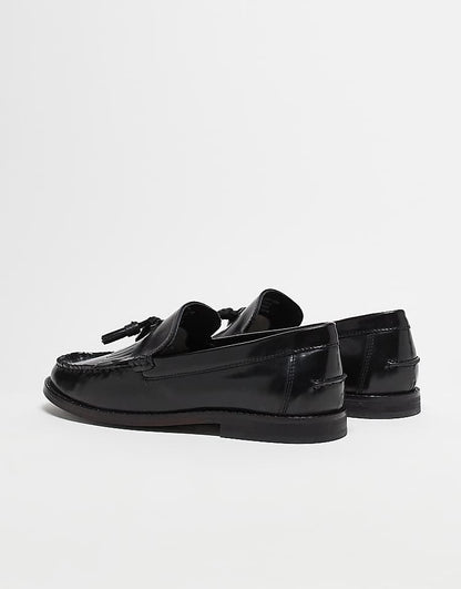 https://images.asos-media.com/products/asos-design-loafers-with-fringe-detail-in-polished-black-leather/205798355-4?$n_750w$&wid=750&fit=constrain